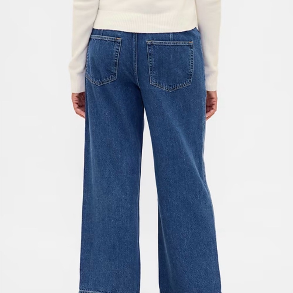 Gap Low Slung UltraSoft Relaxed Crop Jeans - Picture 8 of 10